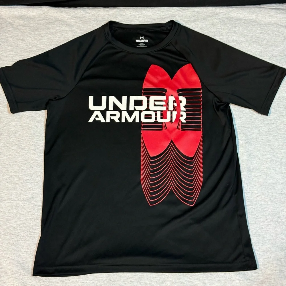 Under Armour •	black short